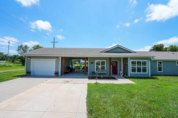 1122 N Main, Eureka, KS 67045