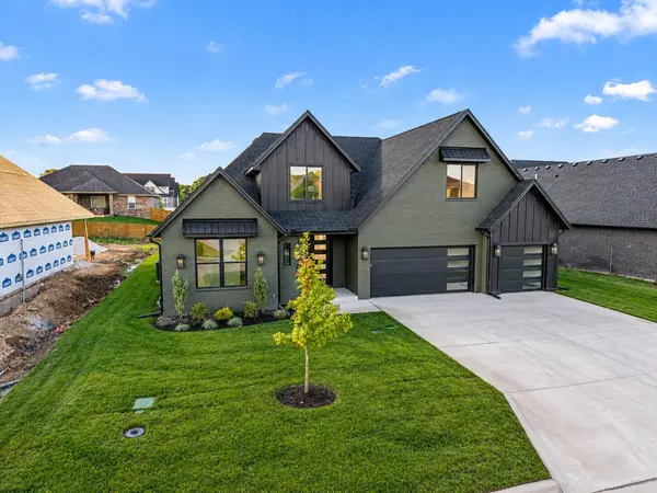 1848 E Skyline AVE, Ozark, MO 65721