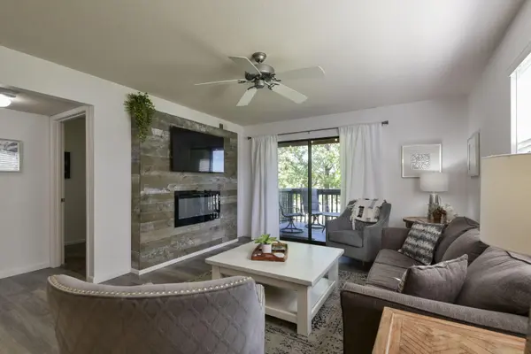 186 Bunker Ridge DR #Apt 8, Branson, MO 65616