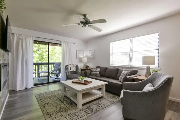 186 Bunker Ridge DR #Apt 8, Branson, MO 65616