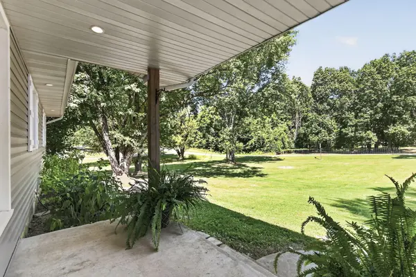 9502 E State Highway Ad, Rogersville, MO 65742