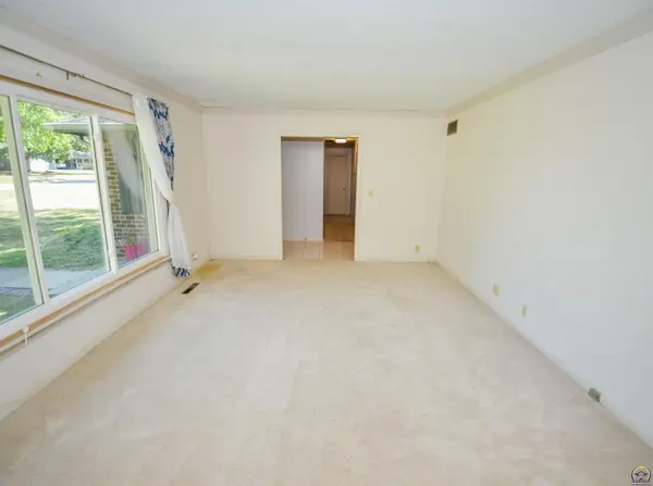 2061 Prairie Ln, Emporia, KS 66801