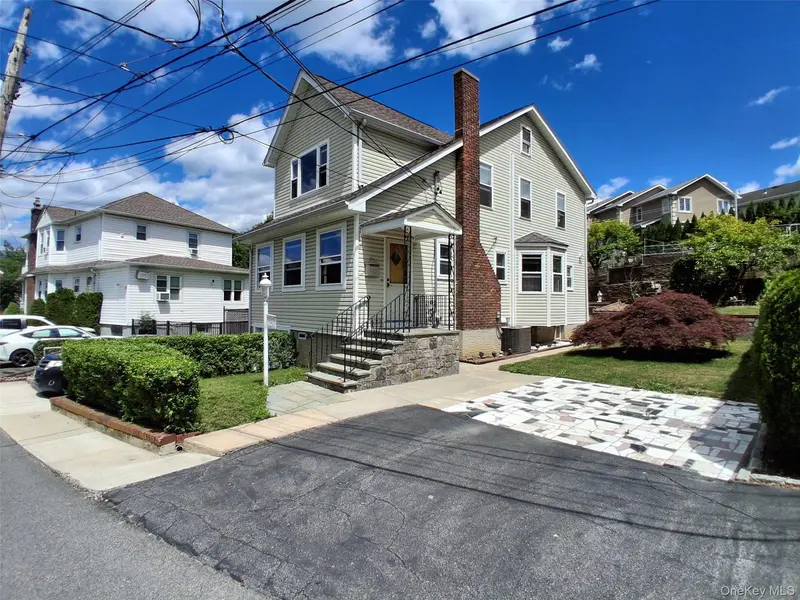 16 Richardson PL, Eastchester, NY 10709