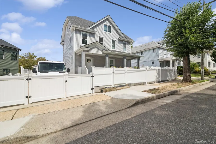 15 Prospect PL, Hempstead, NY 11550