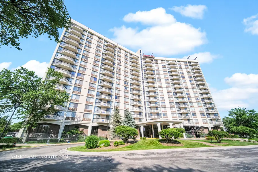 40 N Tower RD #11L, Oak Brook, IL 60523