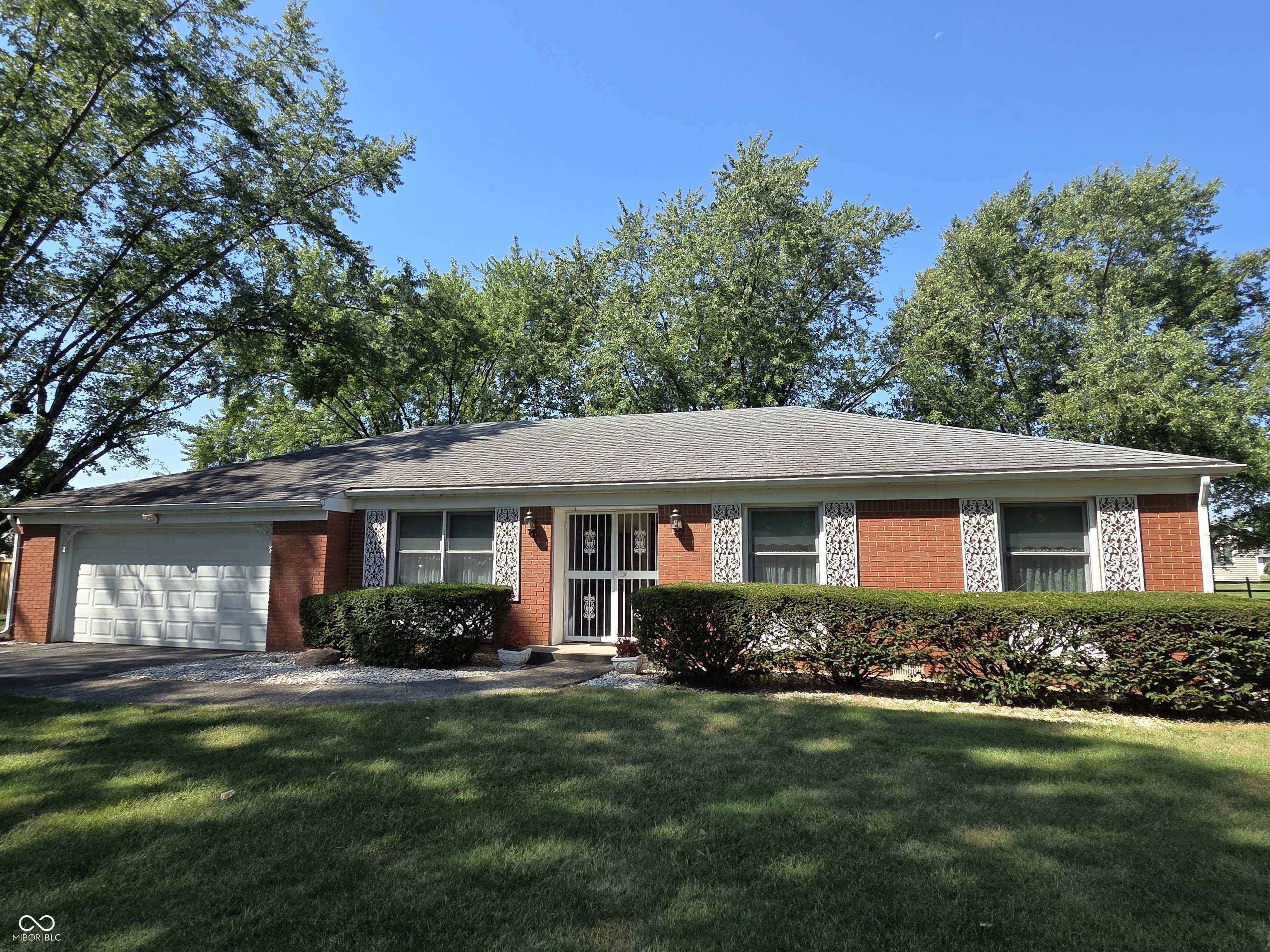 1581 Crest DR, Shelbyville, IN 46176