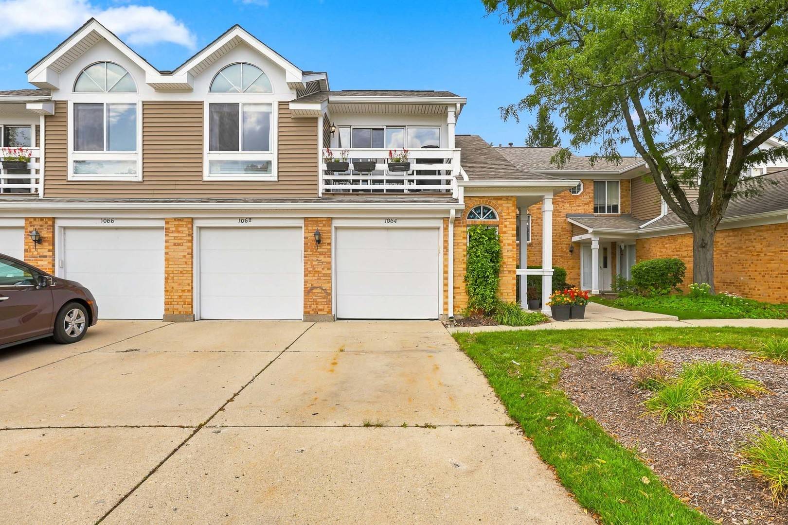 1064 Courtland DR, Buffalo Grove, IL 60089