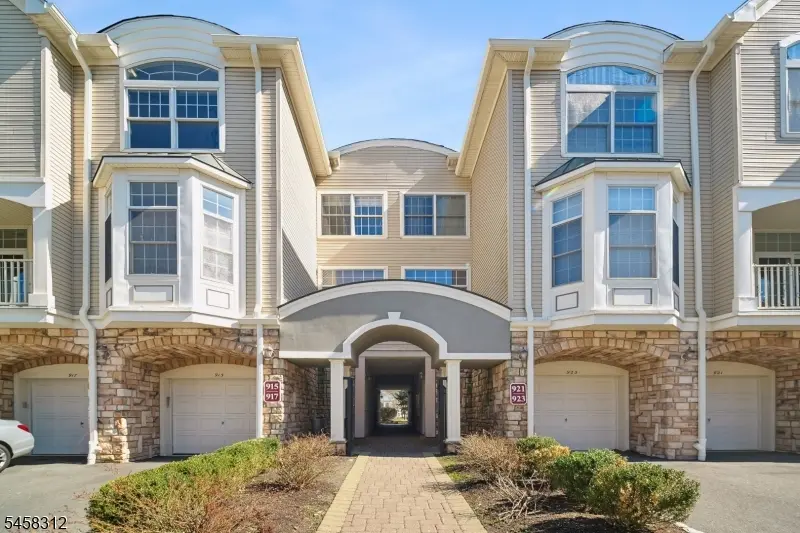 611 Binghampton Ln, Livingston Twp., NJ 07039