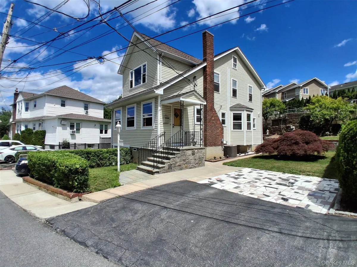 16 Richardson PL, Eastchester, NY 10709