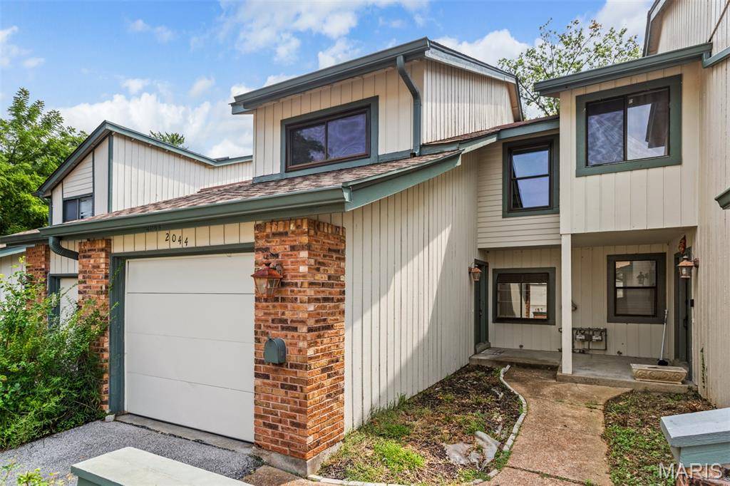 2044 Falling Brook DR, Maryland Heights, MO 63043