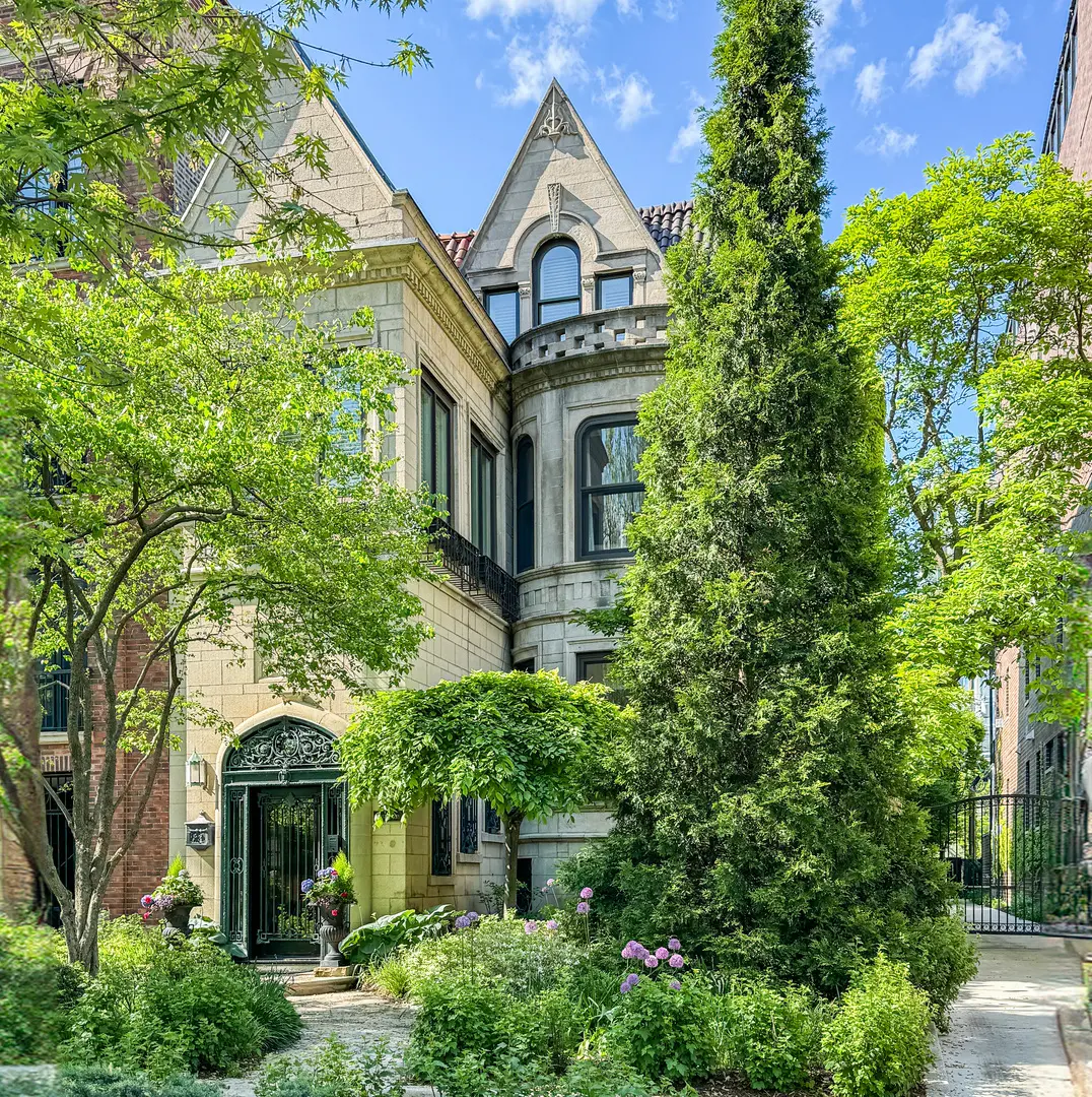 456 W Barry AVE, Chicago, IL 60657