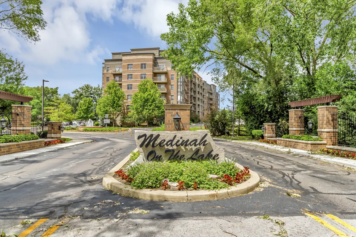 125 Lakeview DR #412, Bloomingdale, IL 60108