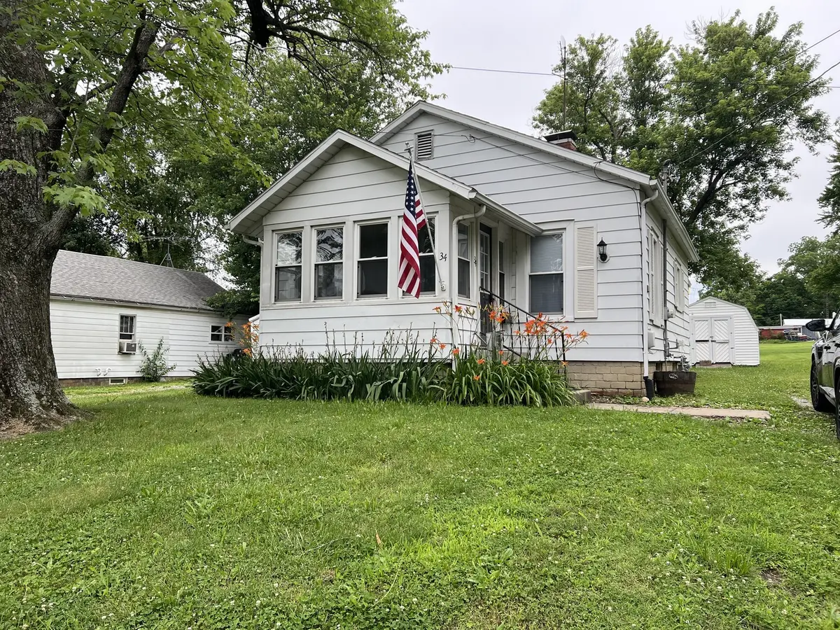 34 W Walnut ST, Albion, IL 62806
