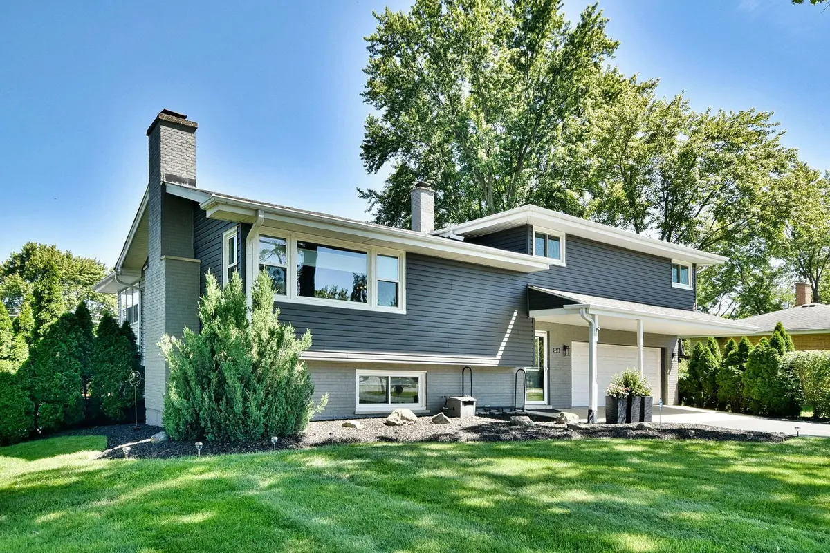 1516 Virginia ST, Downers Grove, IL 60515