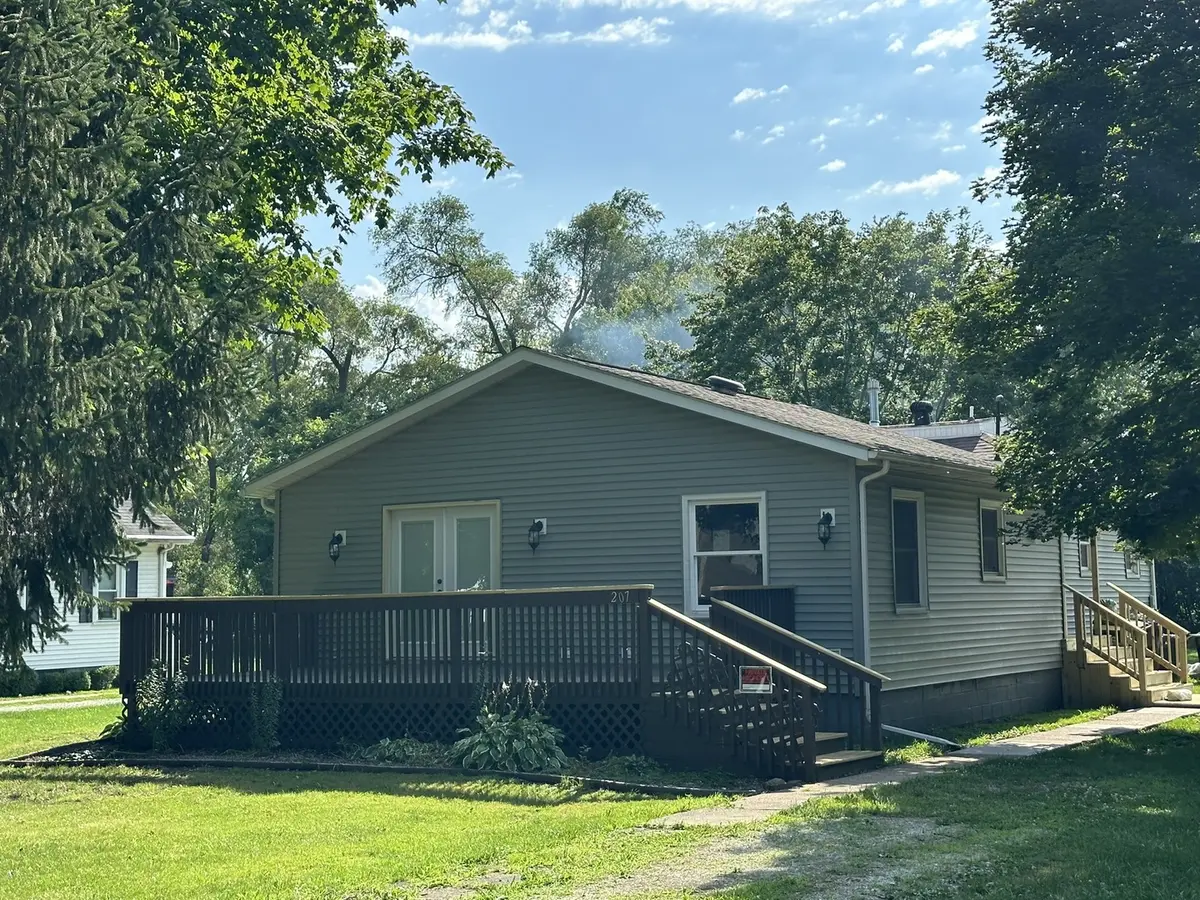 207 N Division ST, Aroma Park, IL 60910