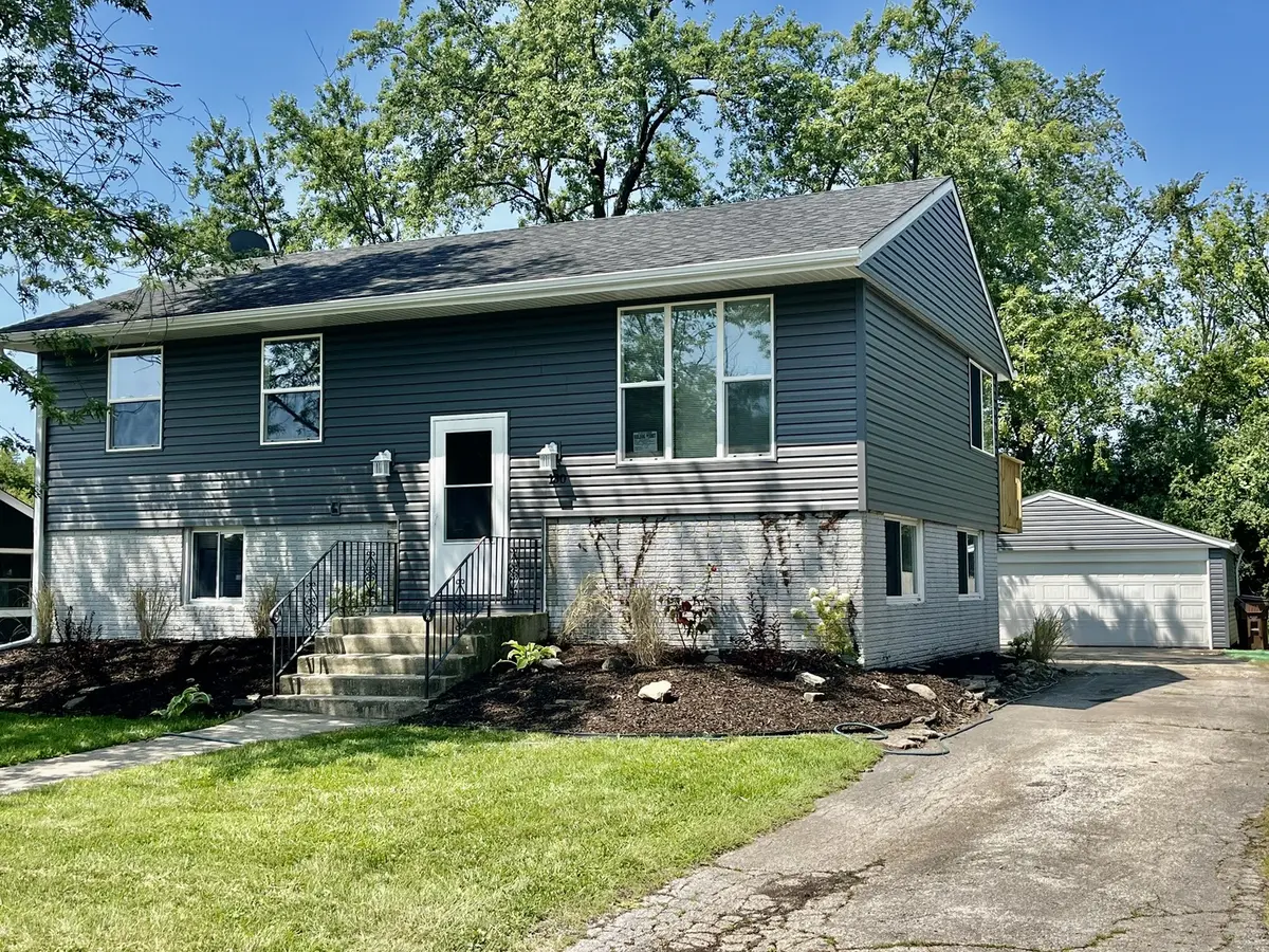 130 N Cedar LN, Glenwood, IL 60425