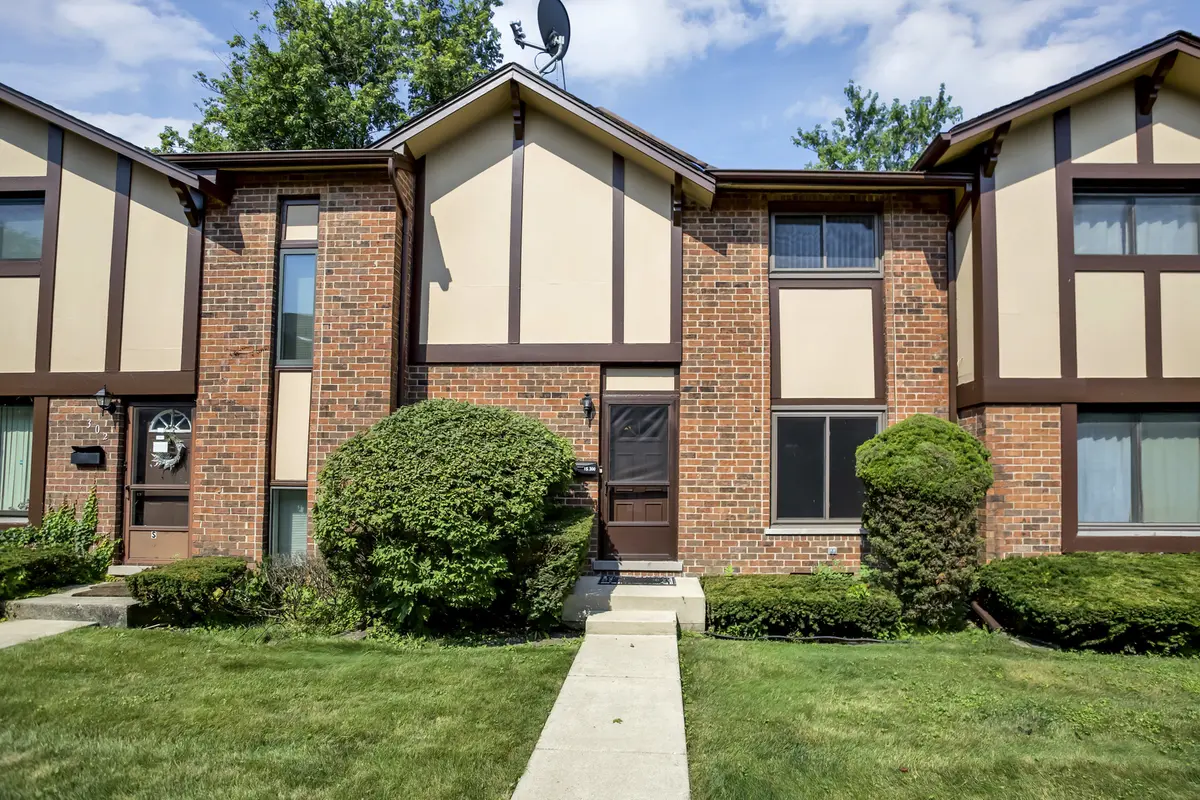 1S300 Ingersoll LN, Villa Park, IL 60181