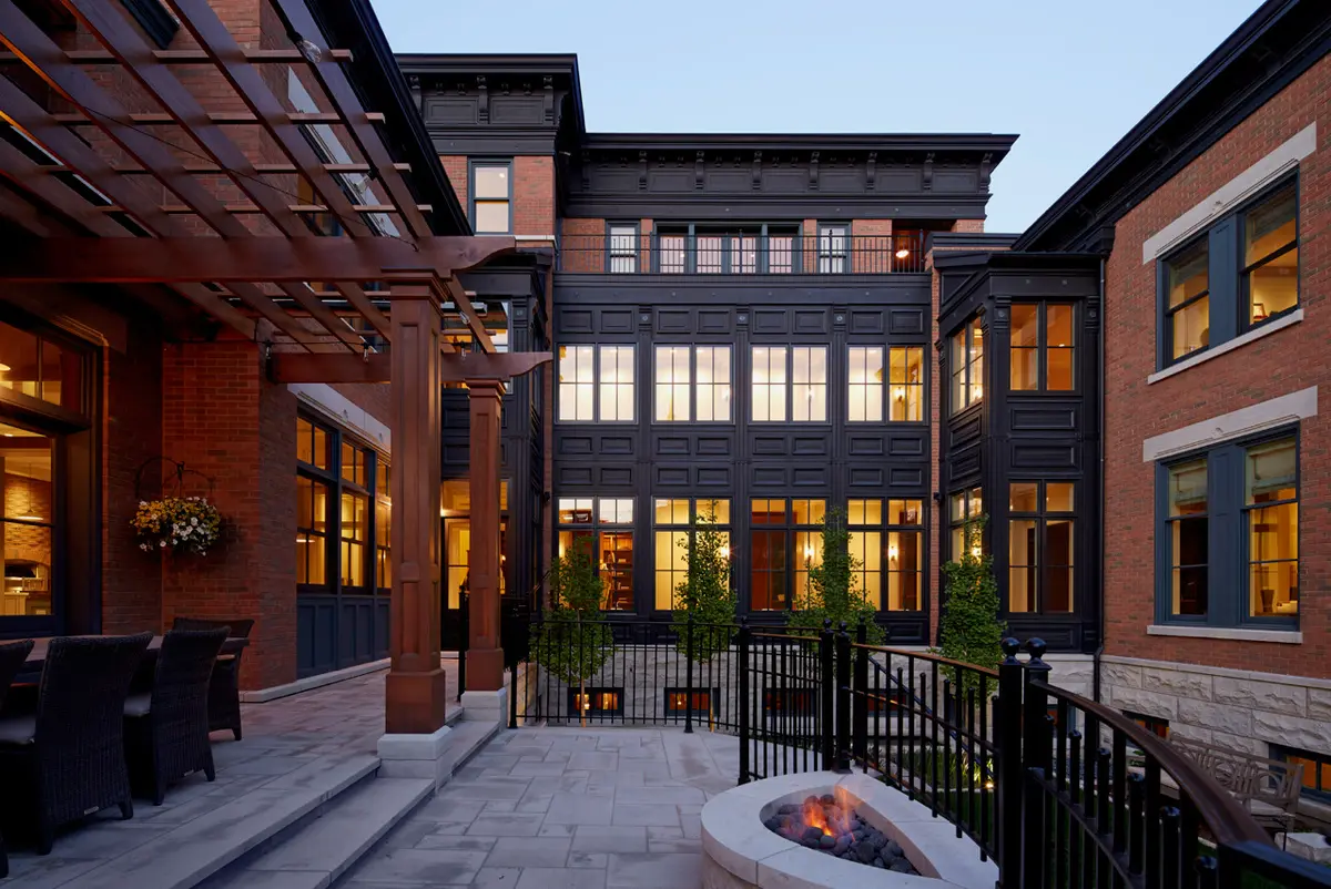 400 W Dickens AVE, Chicago, IL 60614