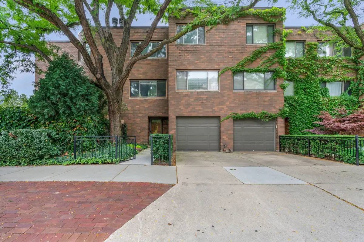 1704 N Larrabee ST, Chicago, IL 60614