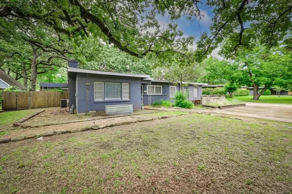 1122 W Park Row Drive, Arlington, TX 76013