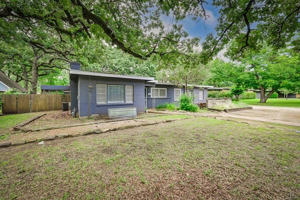 1122 W Park Row Drive, Arlington, TX 76013