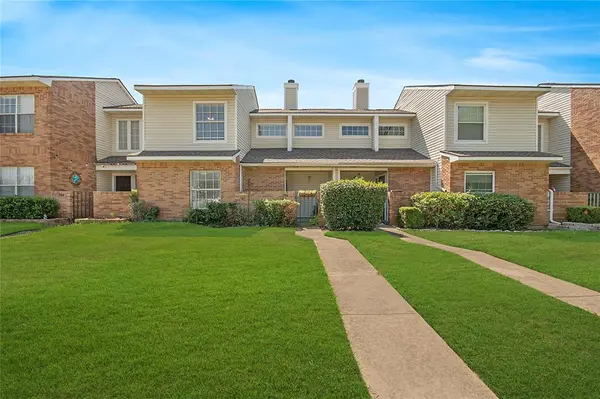 704 Creekwood Drive, Lewisville, TX 75067