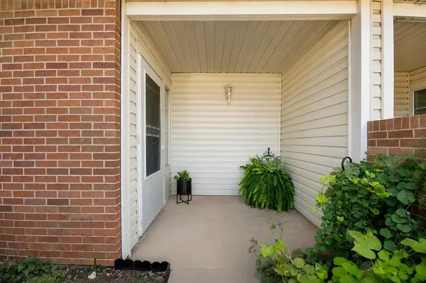 704 Creekwood Drive, Lewisville, TX 75067