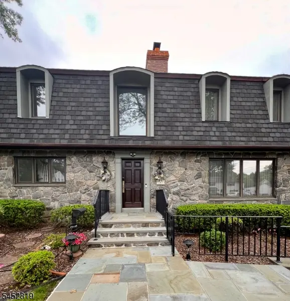 203 Harwood Pl, Paramus Boro, NJ 07652