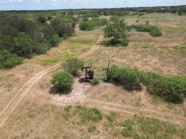 3200 Cattlemens ROW, Lockhart, TX 78644