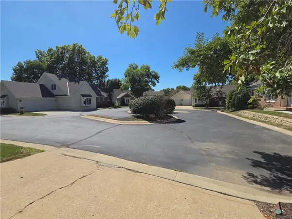 4506 W 90th ST, Prairie Village, KS 66207