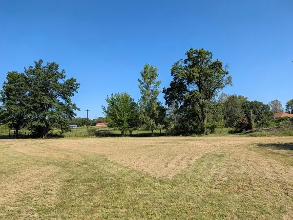 S Cave RD, Lone Jack, MO 64075