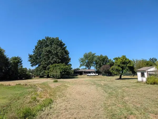 11205 S Cave RD, Lone Jack, MO 64070