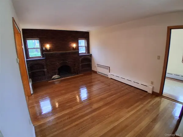 16 Richardson PL, Eastchester, NY 10709