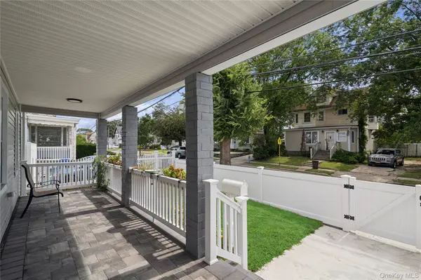 15 Prospect PL, Hempstead, NY 11550