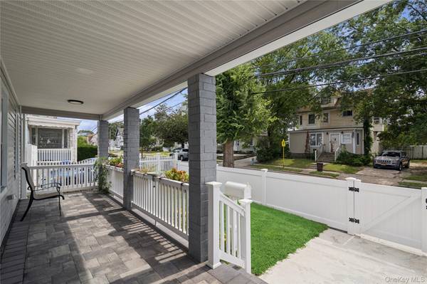 15 Prospect PL, Hempstead, NY 11550