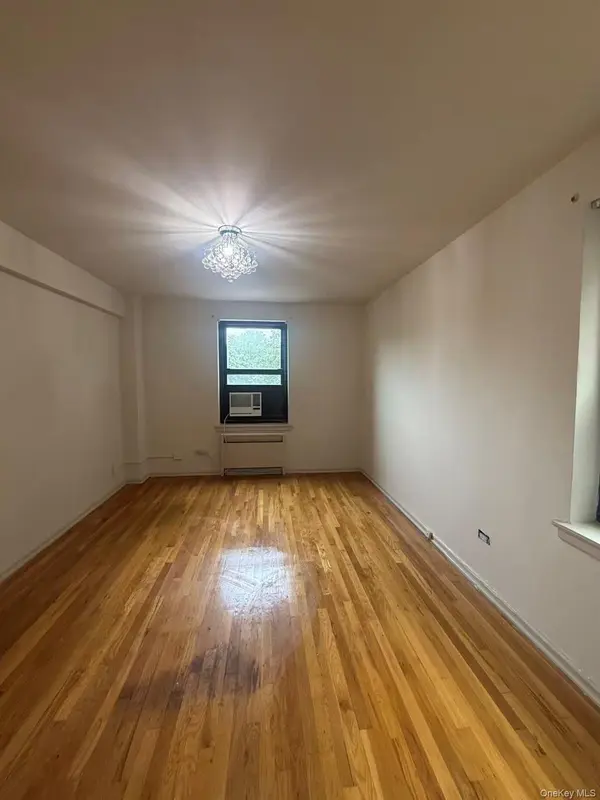 21110 73 AVE #4G, Bayside, NY 11364