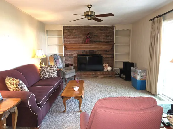 1581 Crest DR, Shelbyville, IN 46176