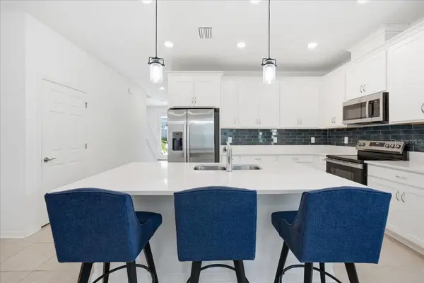 1872 STERN LN, Sarasota, FL 34240