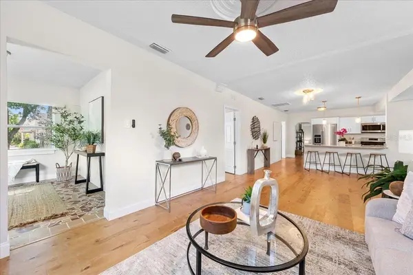 820 W WOODLAWN AVE, Tampa, FL 33603