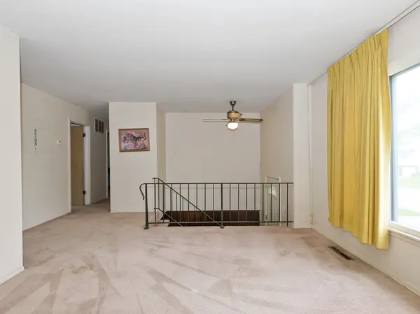 5805 Victoria DR, Oak Forest, IL 60452