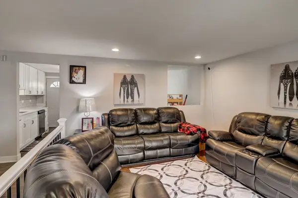 43 S Sycamore LN, Glenwood, IL 60425