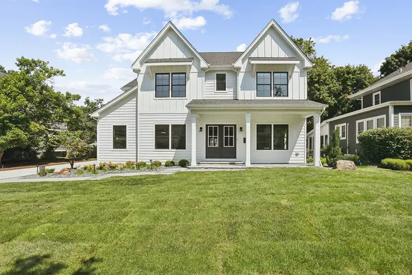 121 W Harrison AVE, Wheaton, IL 60187