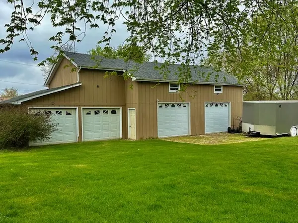 3 Shore DR, Oswego, IL 60543