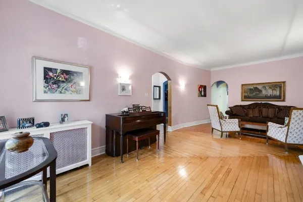 1124 W Addison ST Chicago, IL 60613