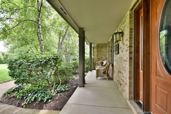 29w571 Brentwood CT, Bartlett, IL 60103