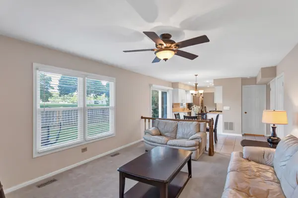 828 Heritage DR Mount Prospect, IL 60056