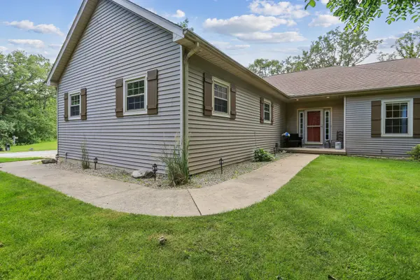 1467 Timber LN, Camargo, IL 61919