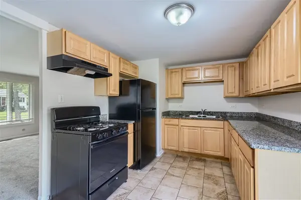 50 S Willow LN, Glenwood, IL 60425
