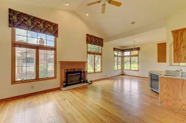 421 Linden CIR, Beecher, IL 60401