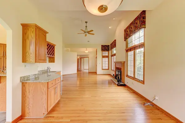 421 Linden CIR, Beecher, IL 60401